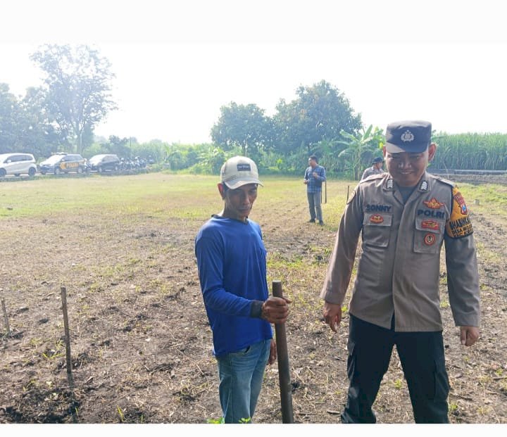 Polisi Turun Sawah, Dorong Ketahanan Pangan di Krembung